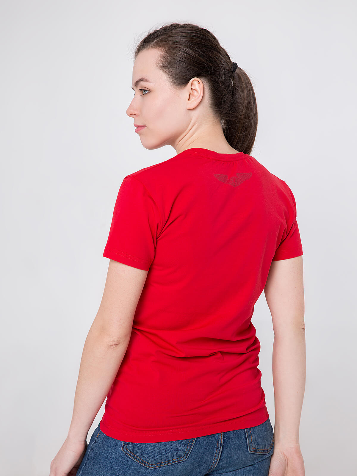 Women's T-Shirt Born To Fly. Color red.  Don’t worry about the universal size.