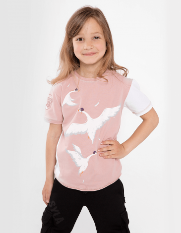 Kids T-Shirt Geese. Color pale pink. .