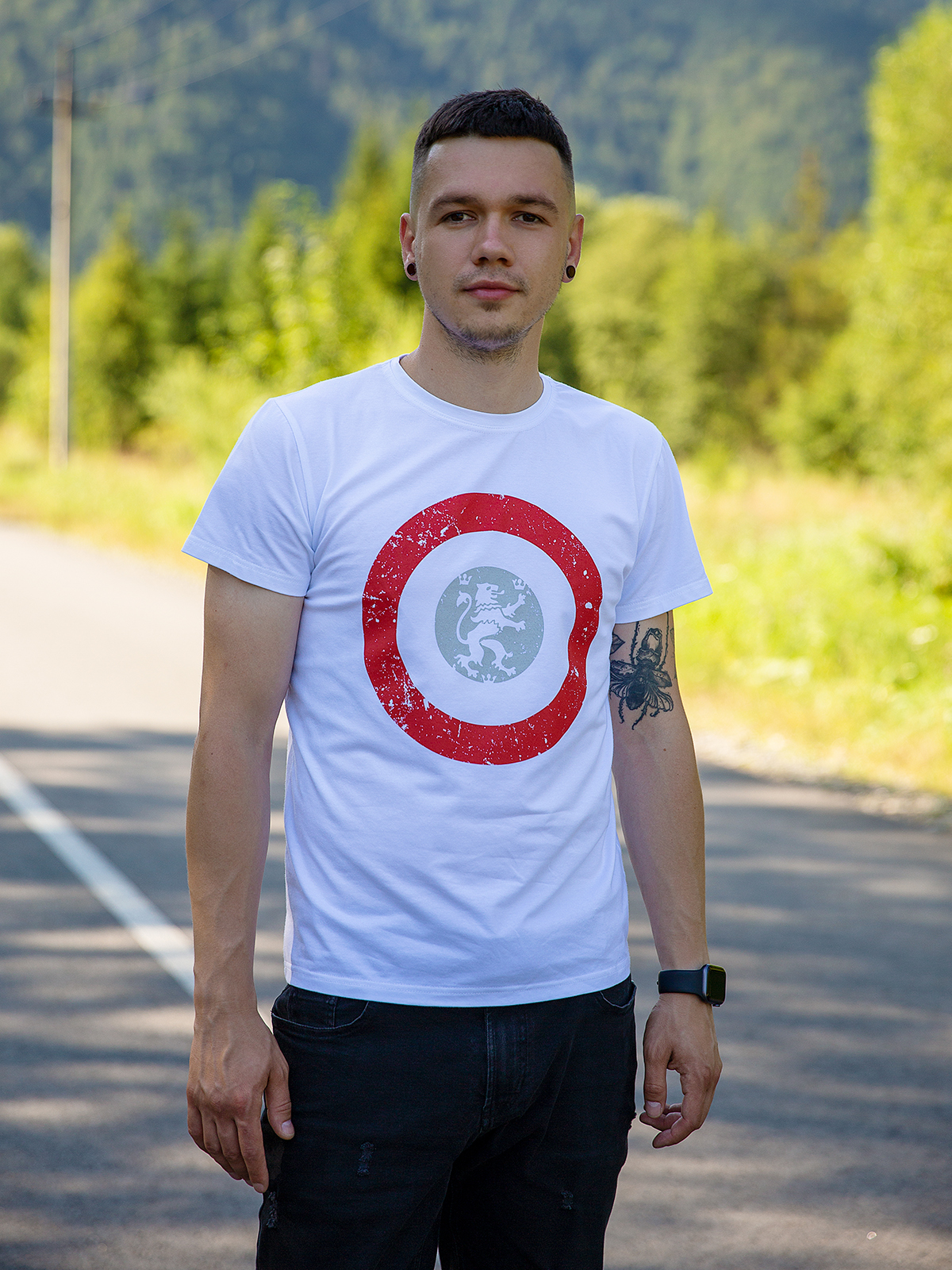 Men's T-Shirt Lion (Roundel). Color white. 
Size worn by the model: М.