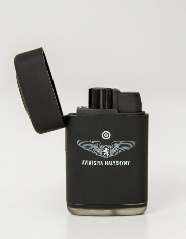 Lighter Aviation. Color black. Size: 3,5х6х2
Material: metal.