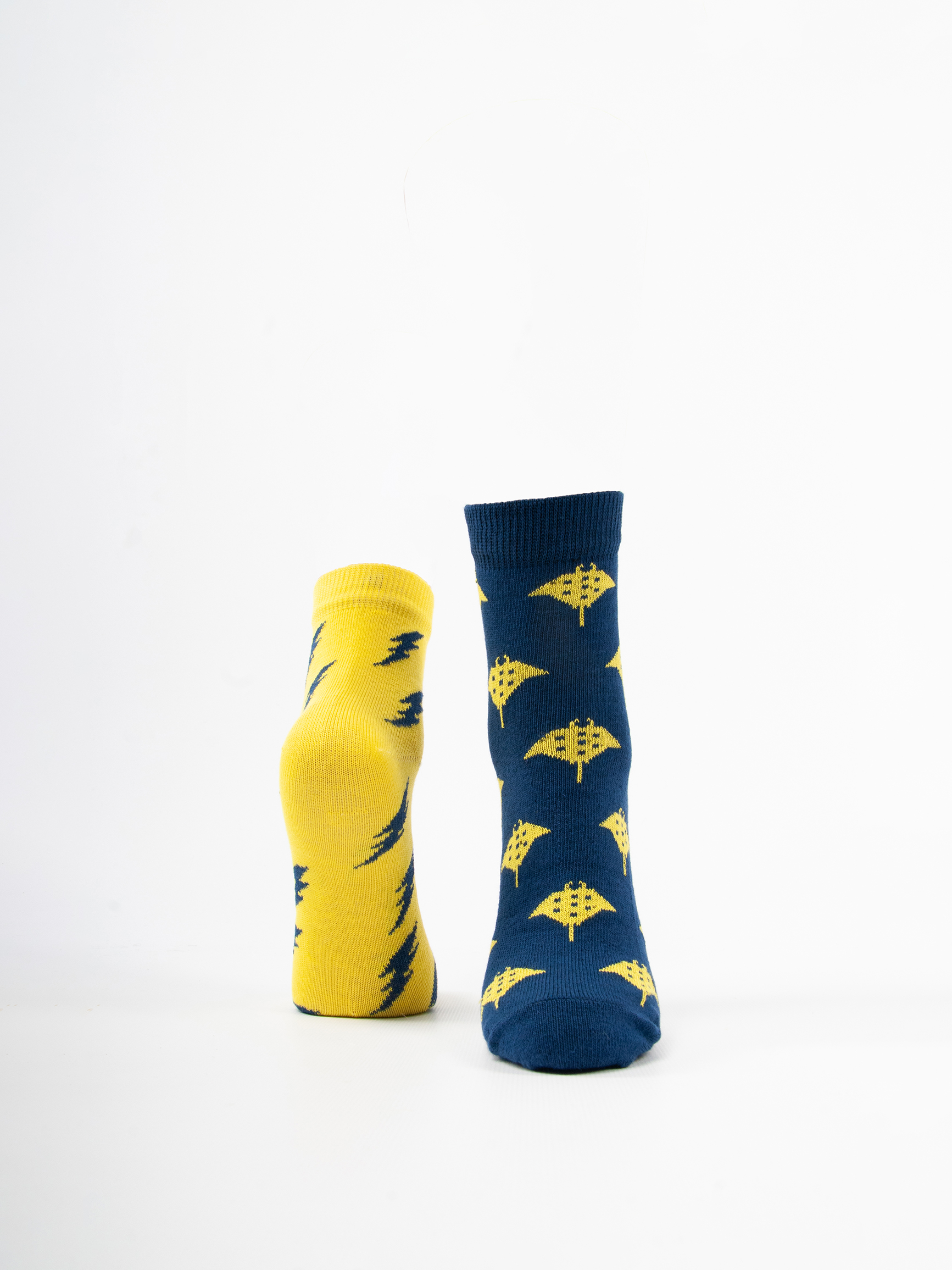Kids Socks Stingray. Color yellow. 95% cotton, 5% elastane  This item cannot be exchanged or returned  The color shades on your screen may differ from the original color.