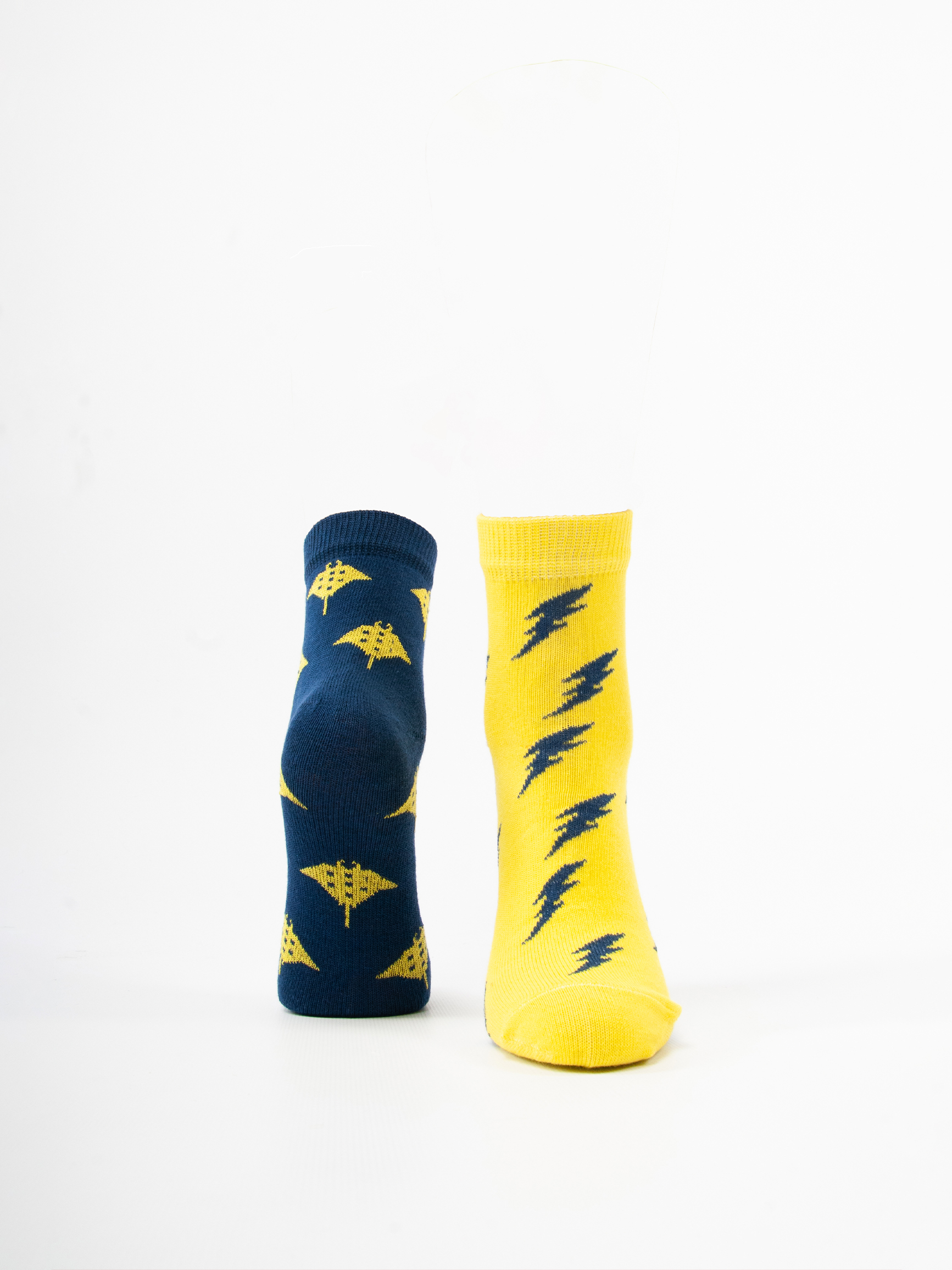 Kids Socks Stingray. Color yellow. 2.