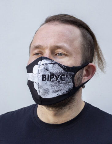 Mask F*Ck Virus. Color black. Reusable protective mask with a pocket for a replaceable filter
Basic material (outer layer): scuba fabric (rayon 65%, lycra 5%, polyester 30%) – light-weight, elastic and smooth material that dries quickly and fits the face line effectively.