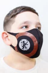Kids Mask Lion (Roundel). Reusable protective mask with a pocket for a replaceable filter
Basic material (outer layer): scuba fabric (rayon 65%, lycra 5%, polyester 30%) – light-weight, elastic and smooth material that dries quickly and fits the face line effectively.