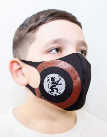 Kids Mask Lion (Roundel). Color black. Reusable protective mask with a pocket for a replaceable filter
Basic material (outer layer): scuba fabric (rayon 65%, lycra 5%, polyester 30%) – light-weight, elastic and smooth material that dries quickly and fits the face line effectively.