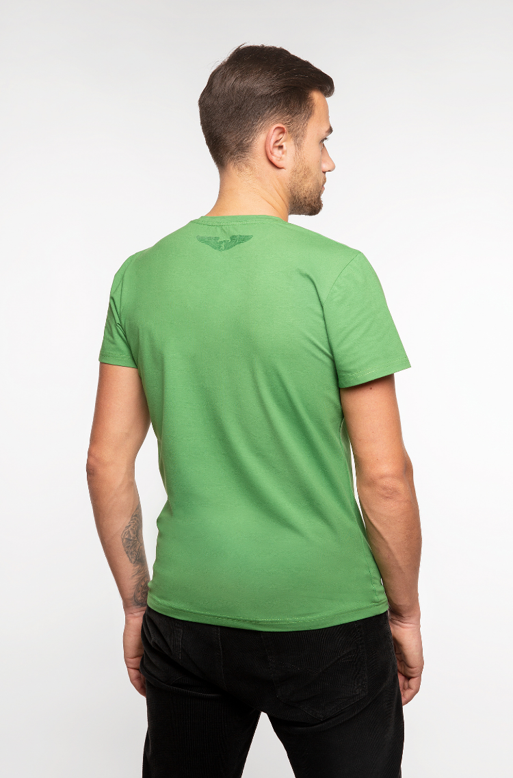 Men's T-Shirt Must-Have. Color green.  Don’t worry about the universal size.