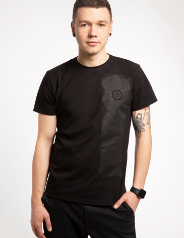 Men's T-Shirt Must-Have. Color black. .