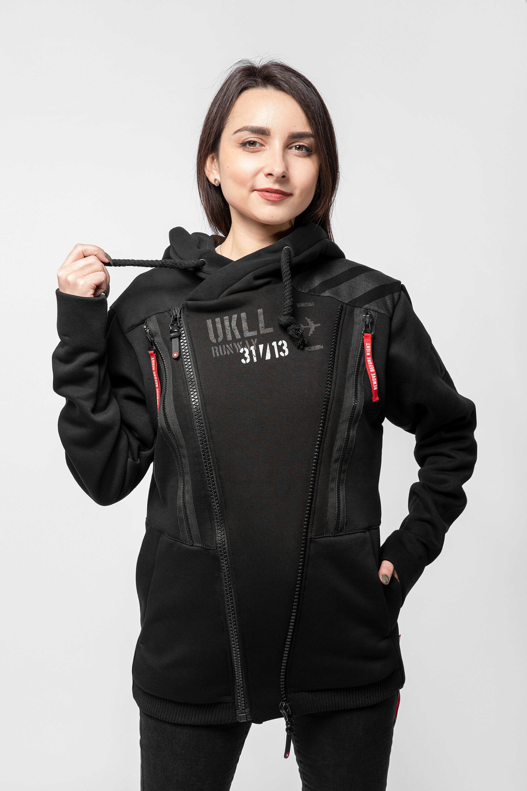 Women's Hoodie Runway. Color black.  The hoodie looks great on a female figure!
Three-cord thread fabric: 77% cotton, 23% polyester.