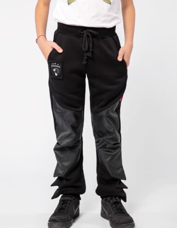 Kids Pants Always Explore. Color black.  Well suited for both boys and girls!
The main material: 77% cotton, 23% polyester.