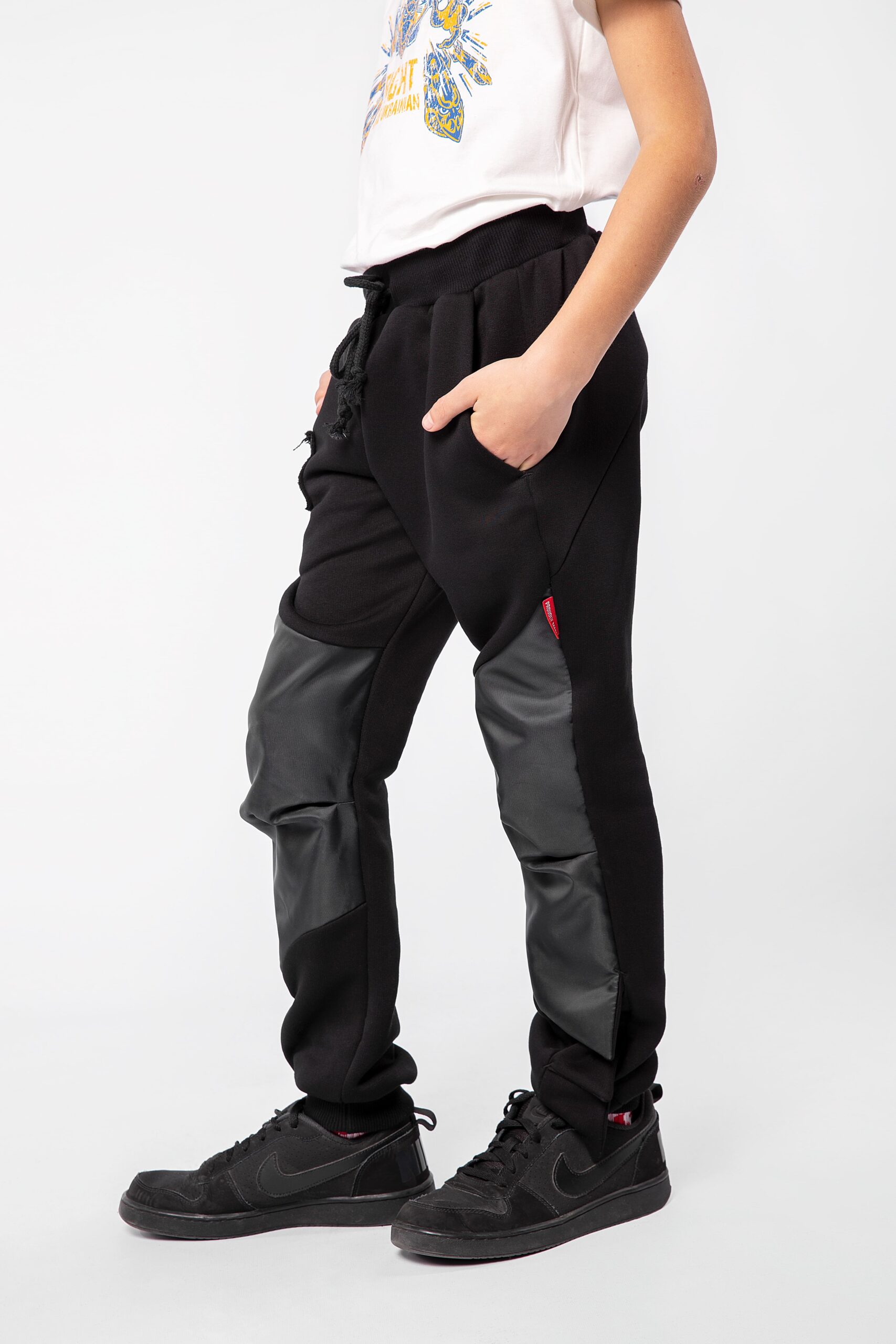Kids Pants Always Explore. Color black. 
Material of the inserts: raincoat fabric.