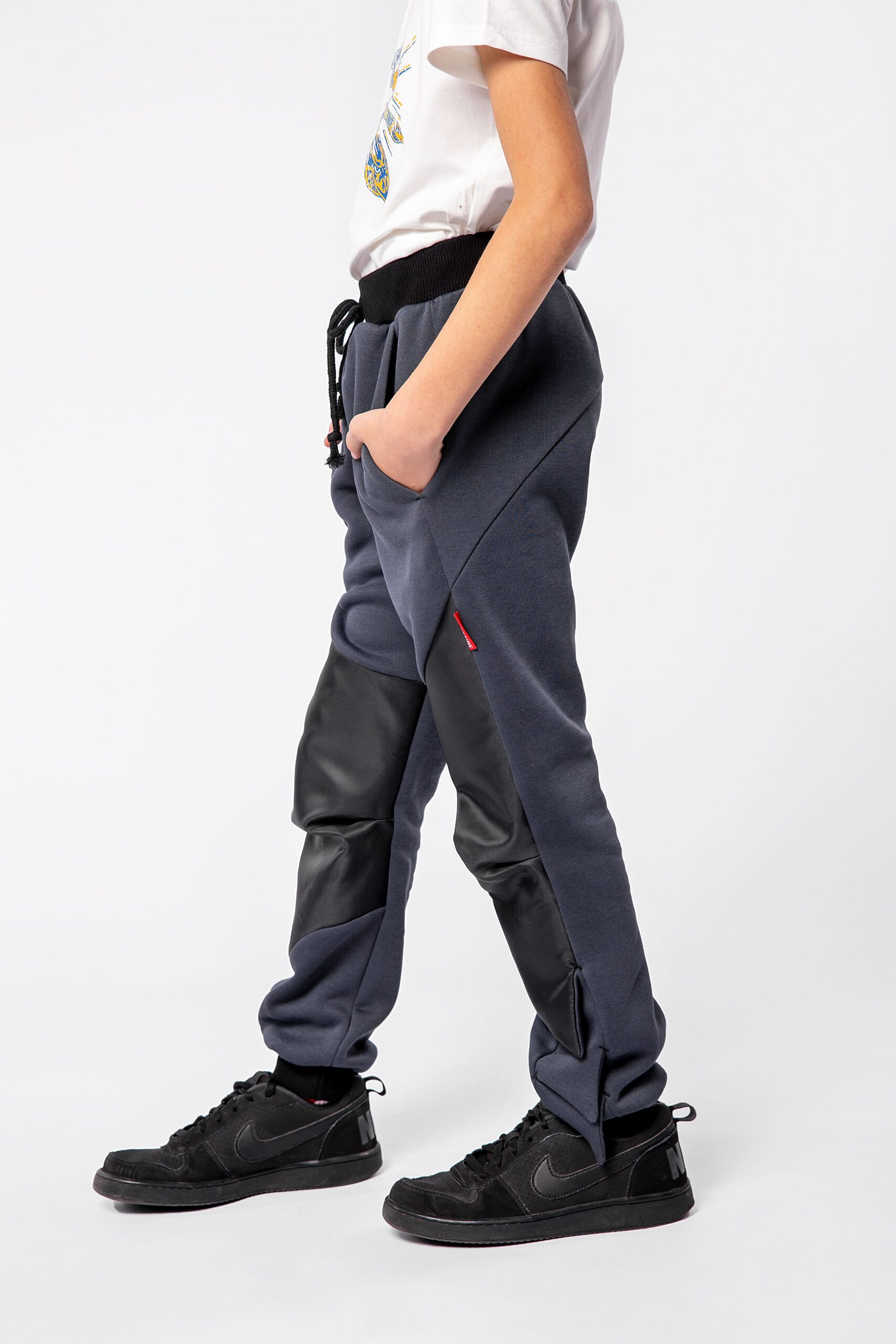 Kids Pants Always Explore. Color graphite. 
Material of the inserts: raincoat fabric.
