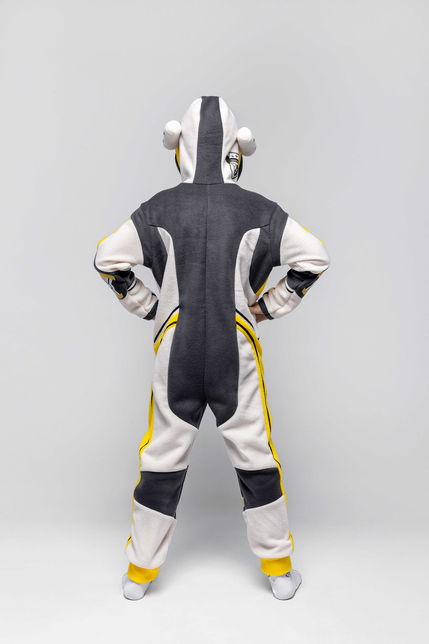 Pajamas Spacesuit. Color yellow. 
Material: 100% polyester.