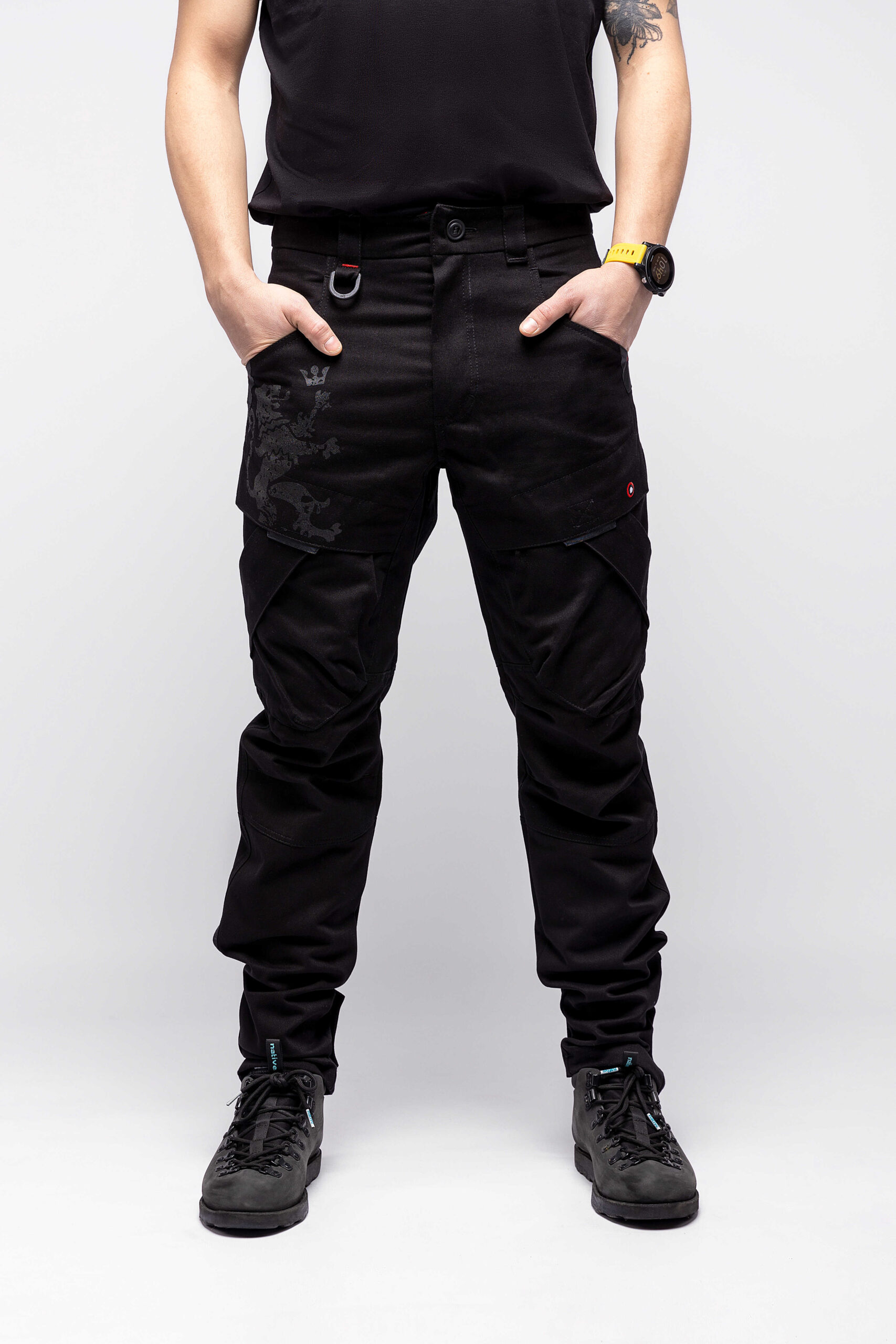Men's Cargo Pants Terminal A. Color black. The color shades on your screen may differ from the original color.