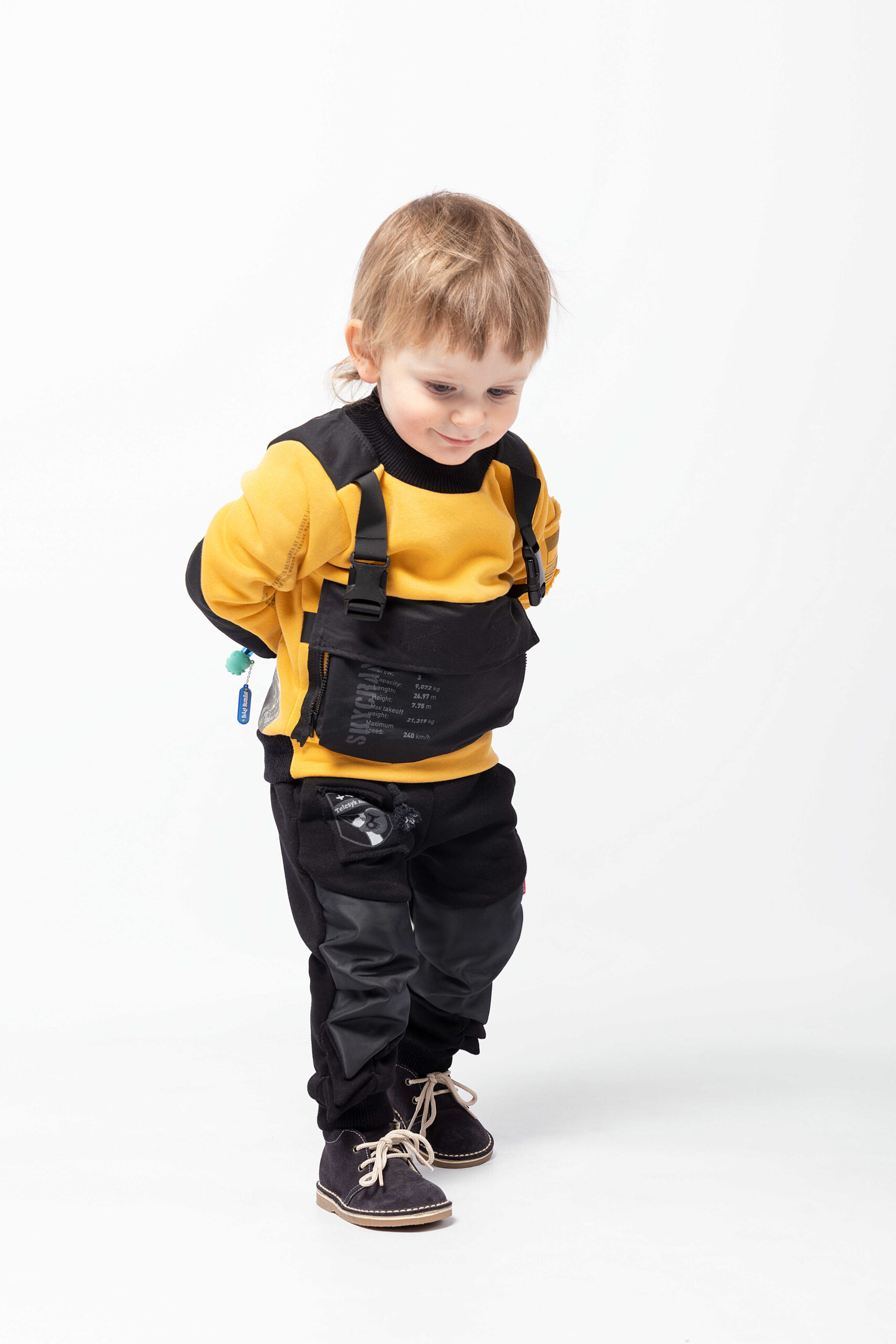 Дитячий Світшот Skycrane. Колір жовтий. 
Технологія нанесення зображень: вишивка, шеврони.