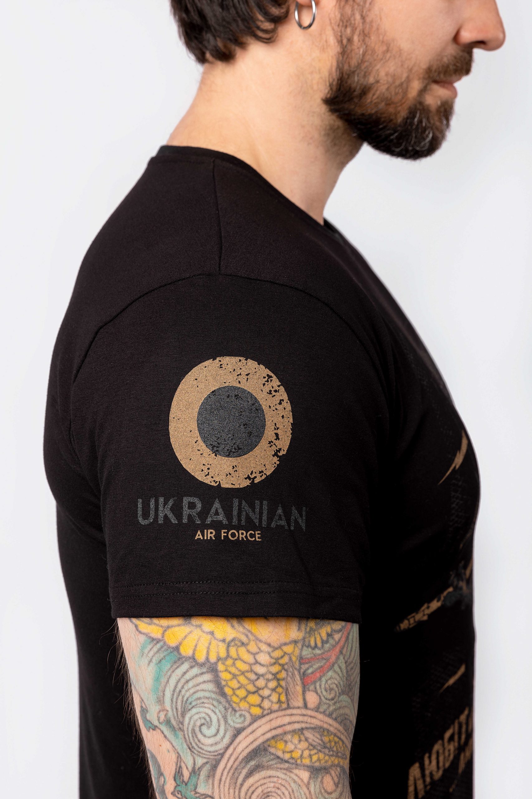 Men's T-Shirt Griffon. Color black. 
Size worn by the model: L.