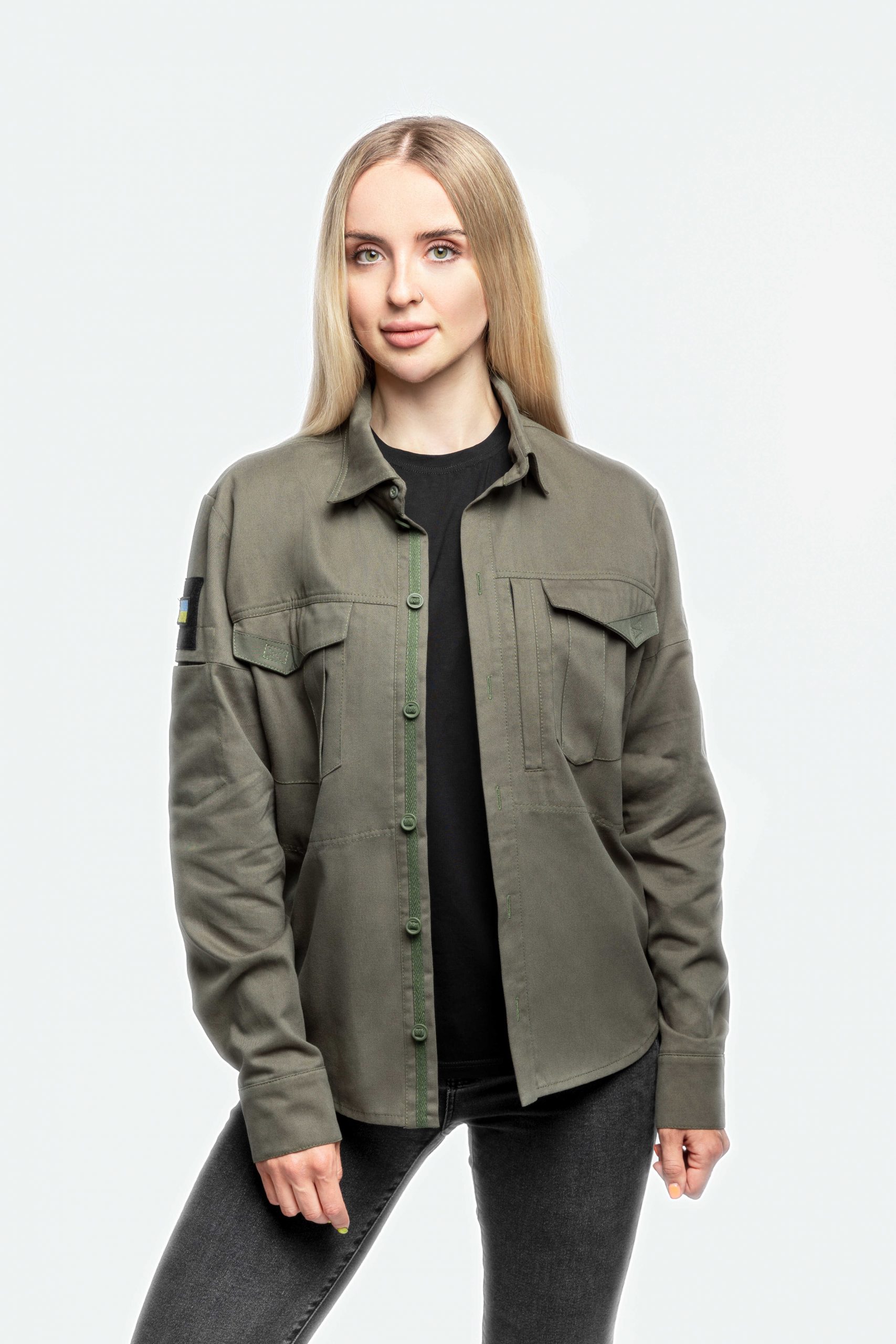 Women's Shirt Traveling. Color khaki. 
Size worn by the model: S.