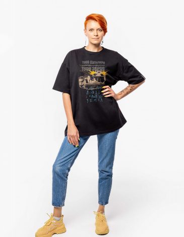 Women's T-Shirt Boombox Mlrs. Color black. Unisex oversized t-shirt
Material: 97% cotton, 3% spandex (double thread, so the T-shirt is denser and has a nice texture).