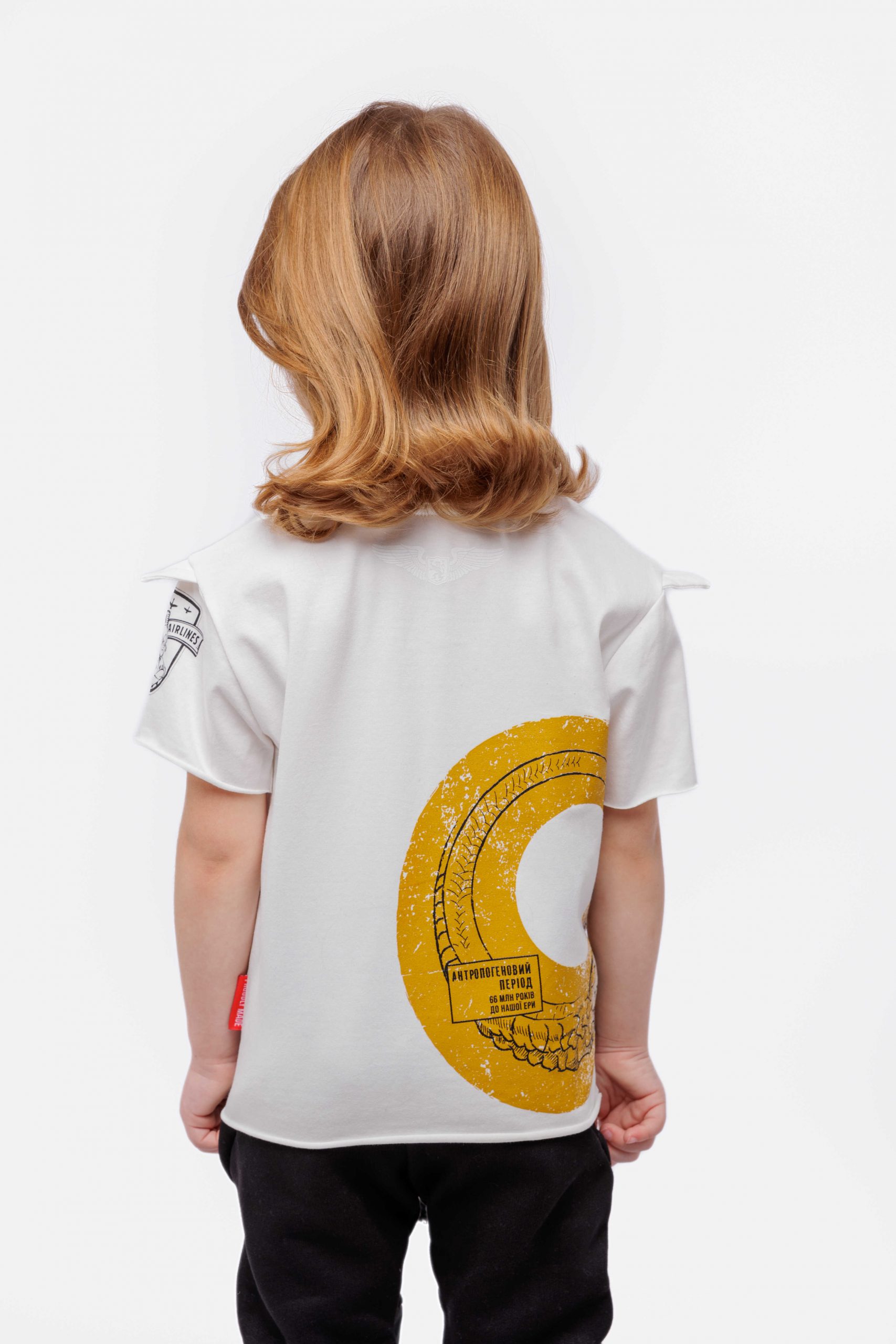 Kids T-Shirt Pangolin. Color off-white. 1.