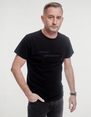 Чоловіча Футболка Хто На Нас?. Колір чорний. .
