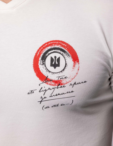 Men's T-Shirt Flyer. Color off-white. 1.