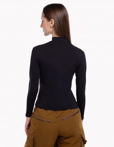 Turtleneck Wings. Color black. 1.