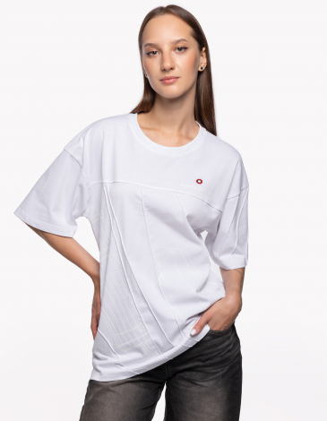 Жіноча Футболка Креслюнок. Колір білий. .