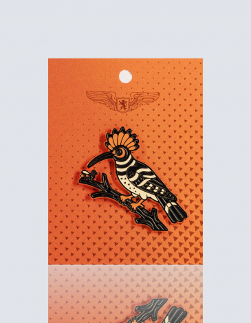 Pin Hoopoe. Color sand. .